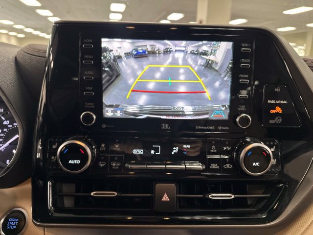 Used 2020 Toyota Highlander Limited AWD/4WD image 15