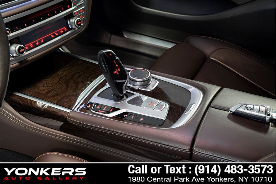 Used 2020 BMW 740i w/ M Sport Package RWD image 42