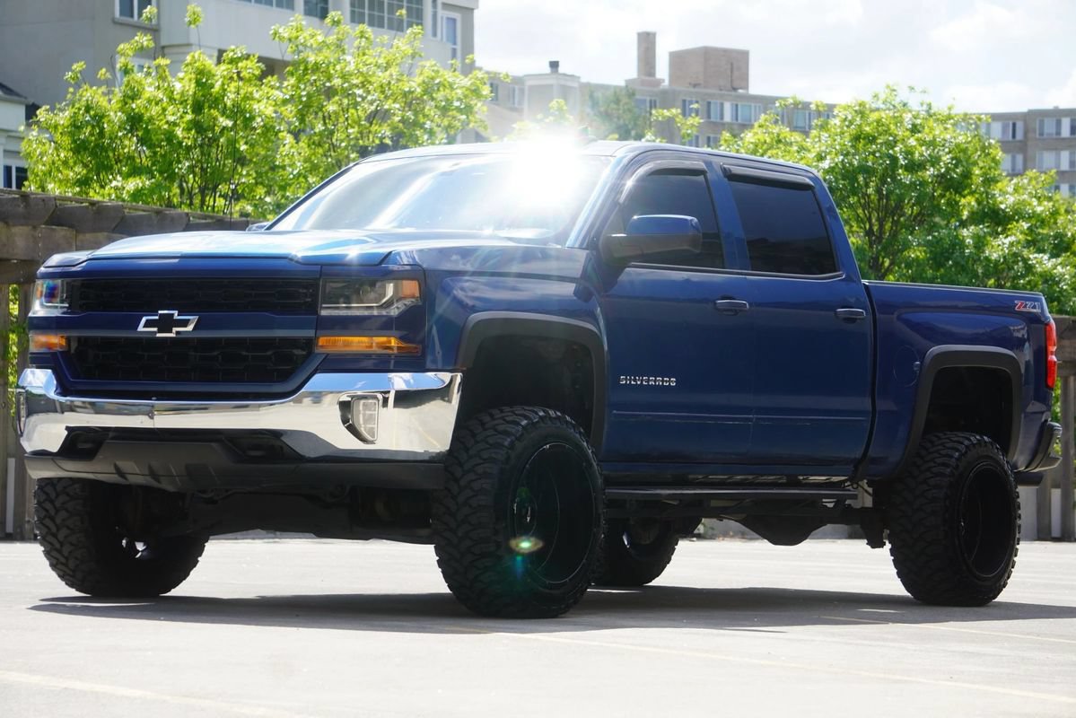 Used 2017 Chevrolet Silverado 1500 LT w/ All Star Edition AWD/4WD image 5