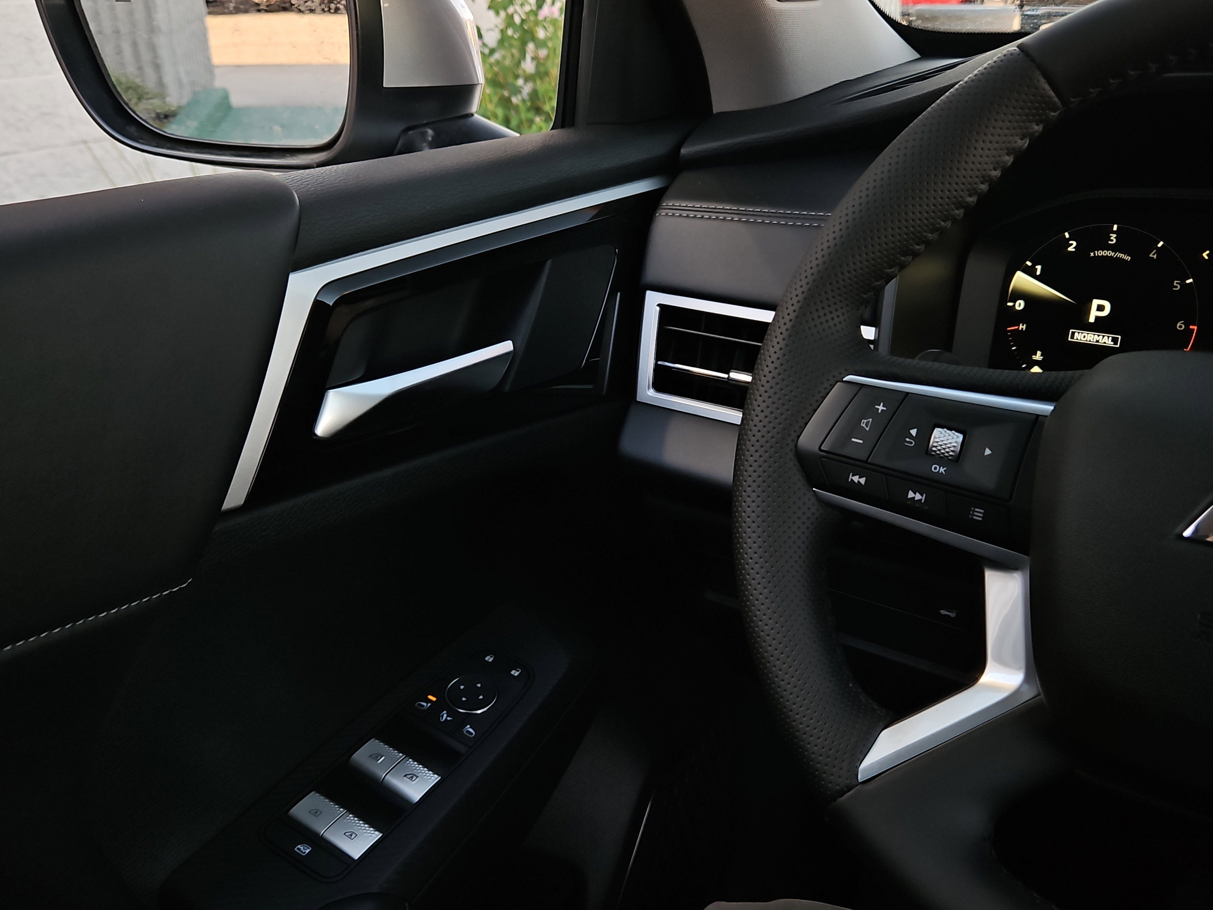 New 2025 Mitsubishi Outlander SE image 20