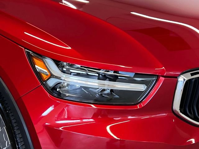 Used 2020 Volvo XC40 T4 Momentum image 9