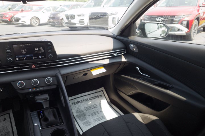 New 2026 Hyundai Elantra SE FWD image 17