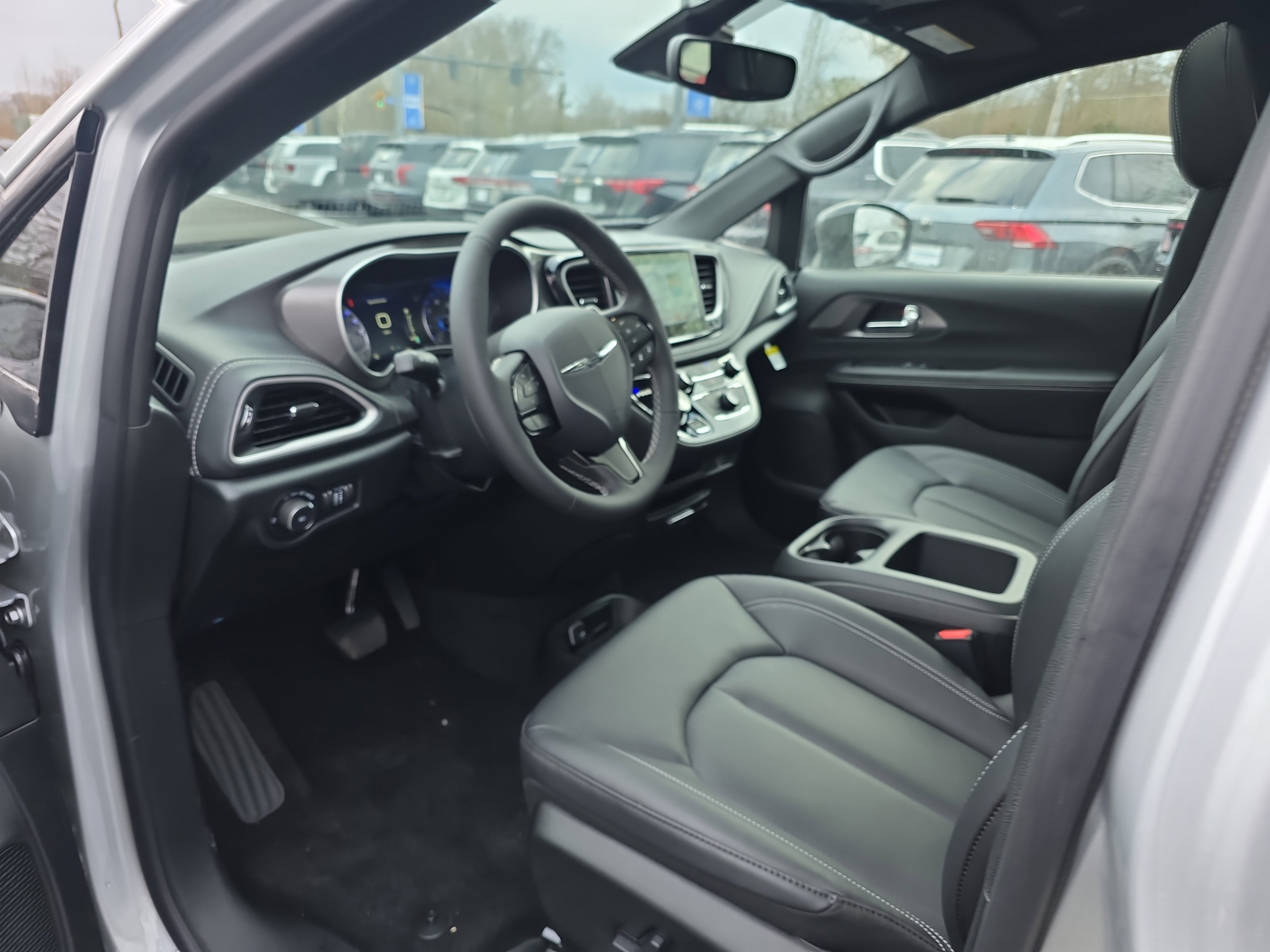 New 2026 Chrysler Pacifica Select image 3