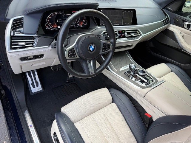 Used 2022 BMW X7 M50i image 13