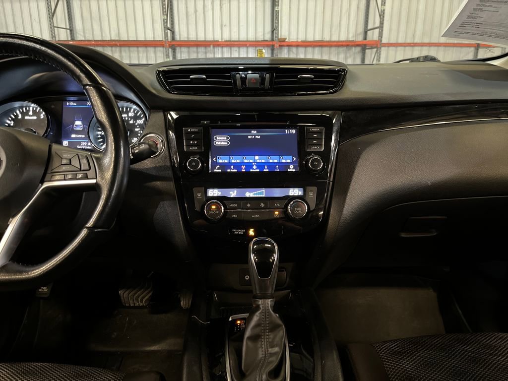 Used 2021 Nissan Rogue Sport SV image 17