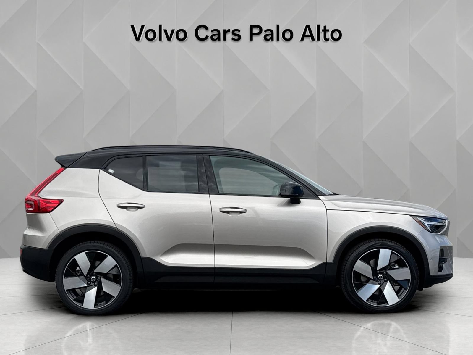 Certified 2023 Volvo XC40 Recharge Ultimate AWD/4WD image 12
