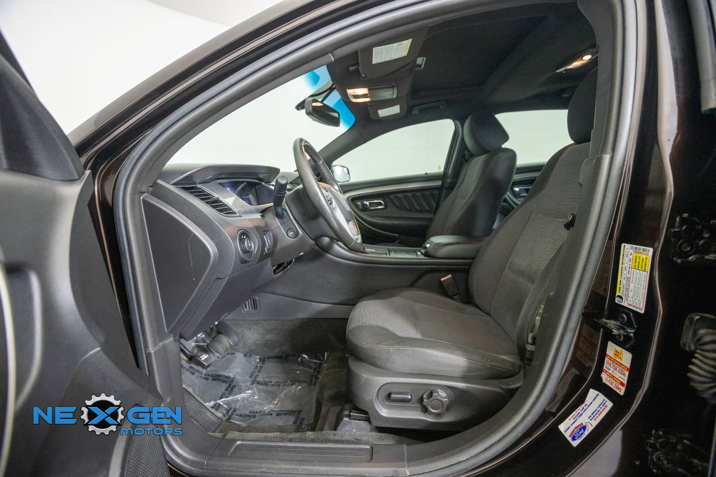 Used 2013 Ford Taurus SEL FWD image 11