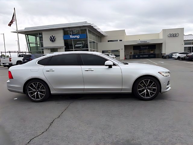 Used 2018 Volvo S90 T5 Momentum w/ Convenience Package FWD image 2