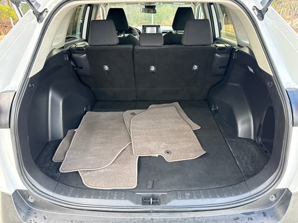 Used 2021 Toyota RAV4 LE image 27