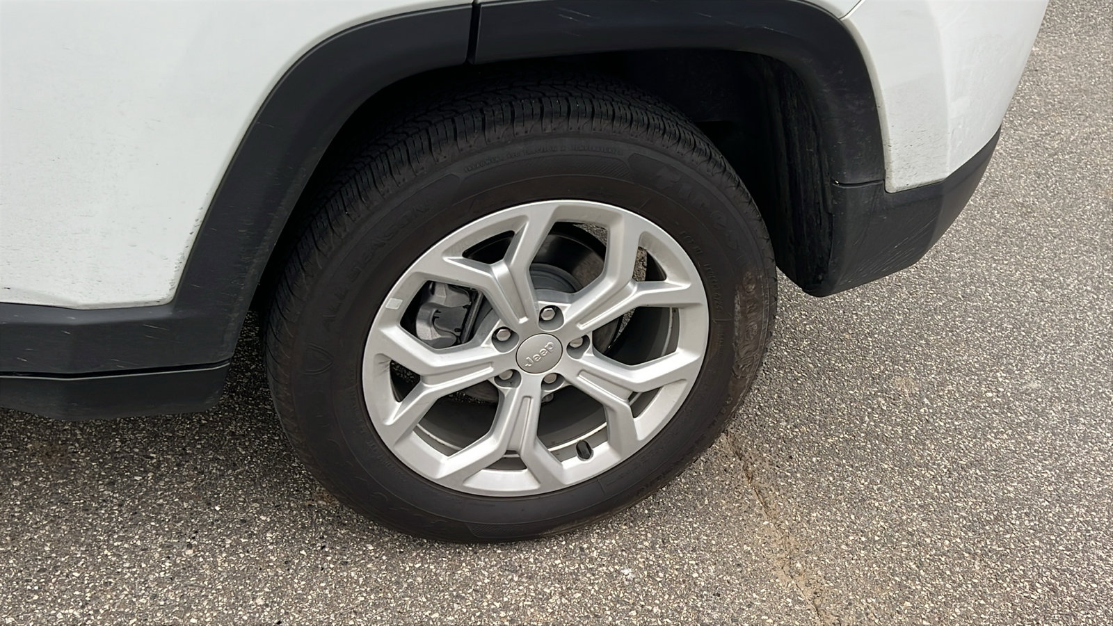 Used 2024 Jeep Compass Latitude image 12