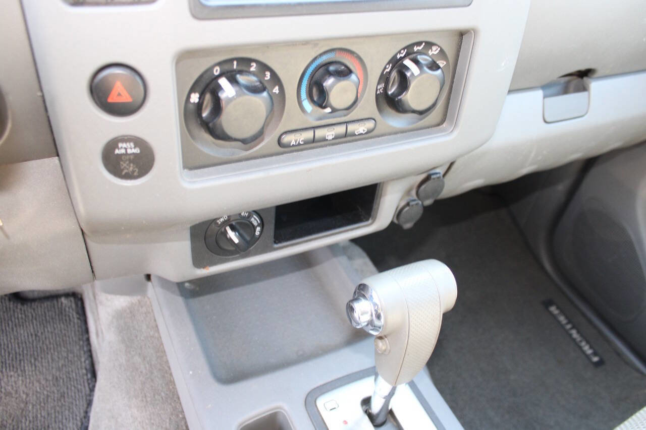Used 2005 Nissan Frontier SE w/ (P01) Power Pkg AWD/4WD image 16