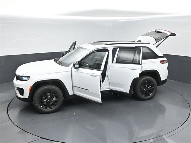 New 2025 Jeep Grand Cherokee Altitude image 49