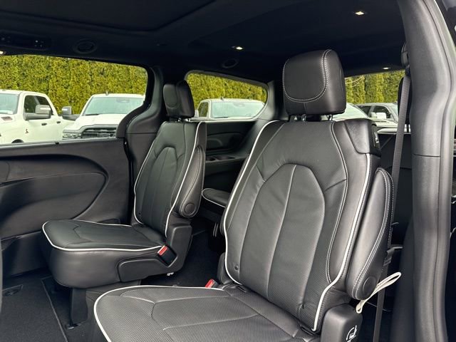 New 2026 Chrysler Pacifica Limited image 10