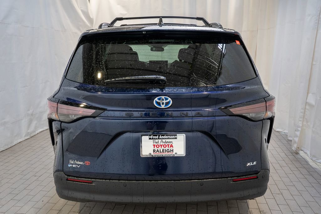 Used 2025 Toyota Sienna XLE image 4