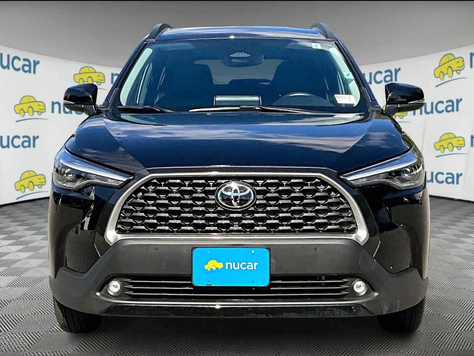 Used 2025 Toyota Corolla Cross XLE image 2