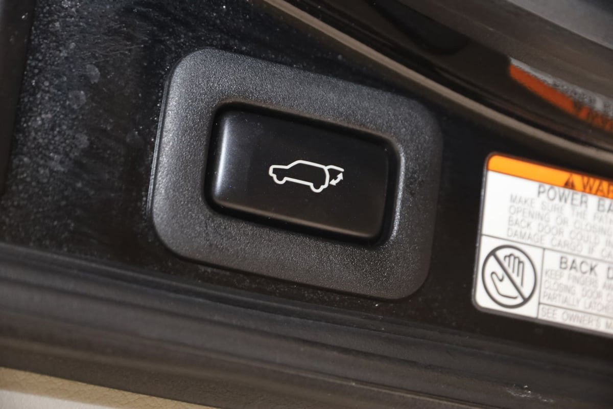 Used 2020 Lexus LX 570 4WD w/ Luxury Package image 51
