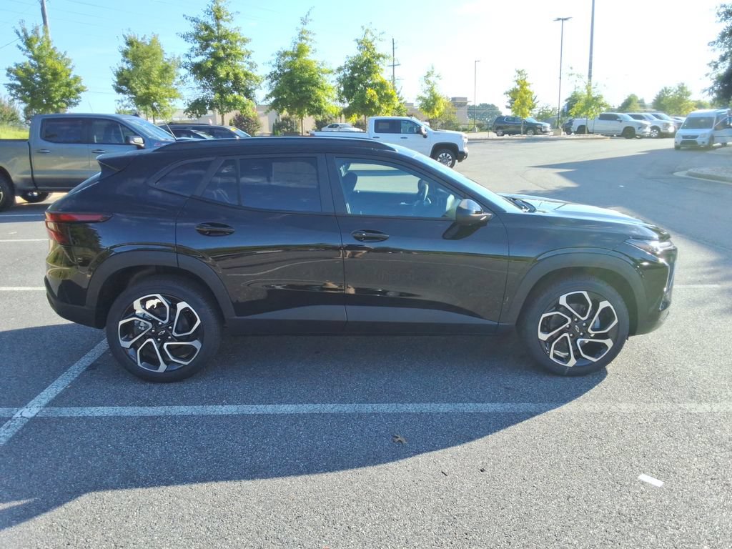 New 2026 Chevrolet Trax RS w/ Sunroof Package FWD image 4