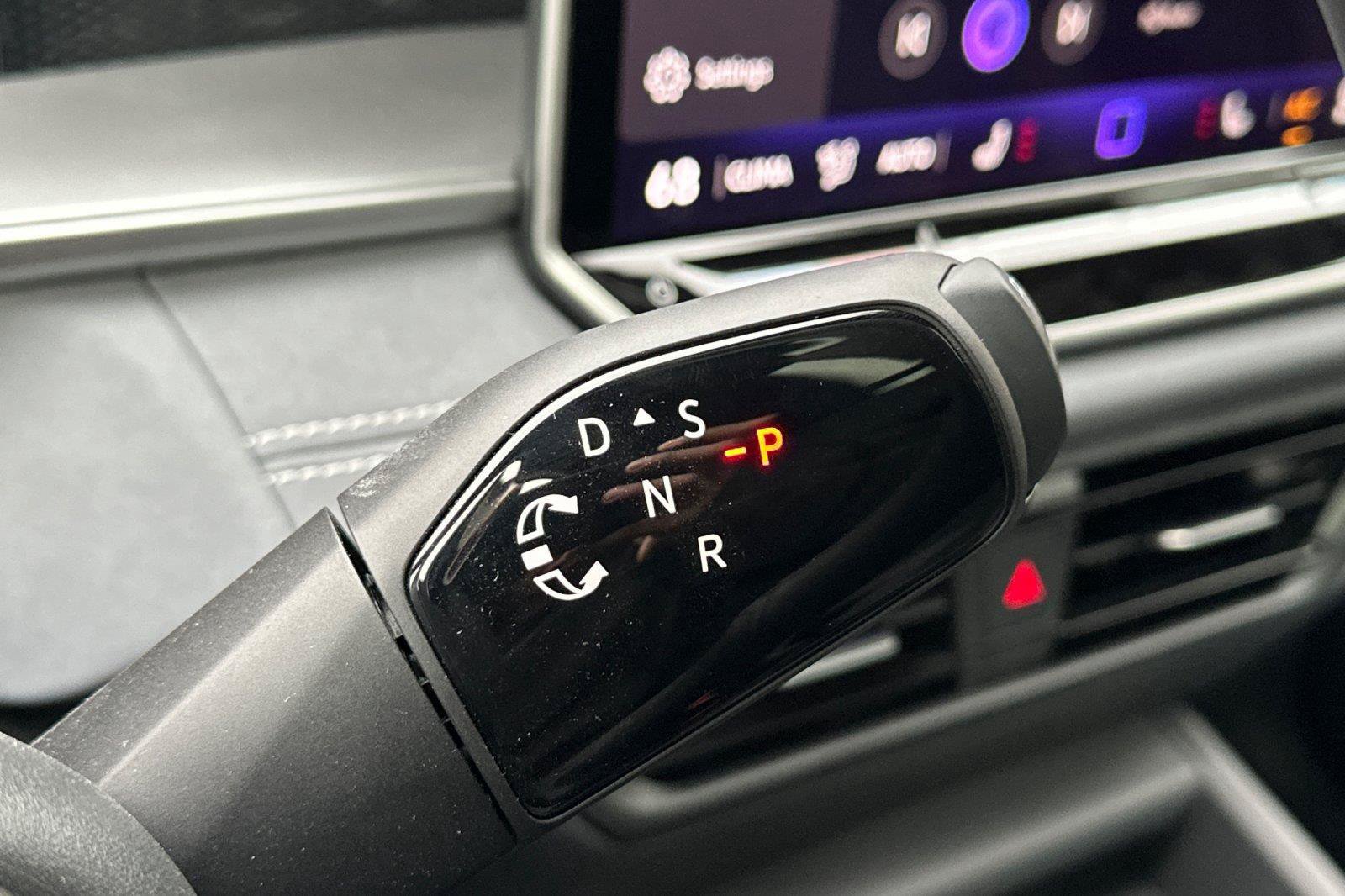 New 2026 Volkswagen Tiguan SE R-Line FWD image 19