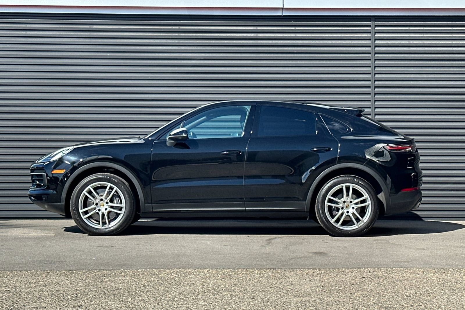 Used 2021 Porsche Cayenne image 2