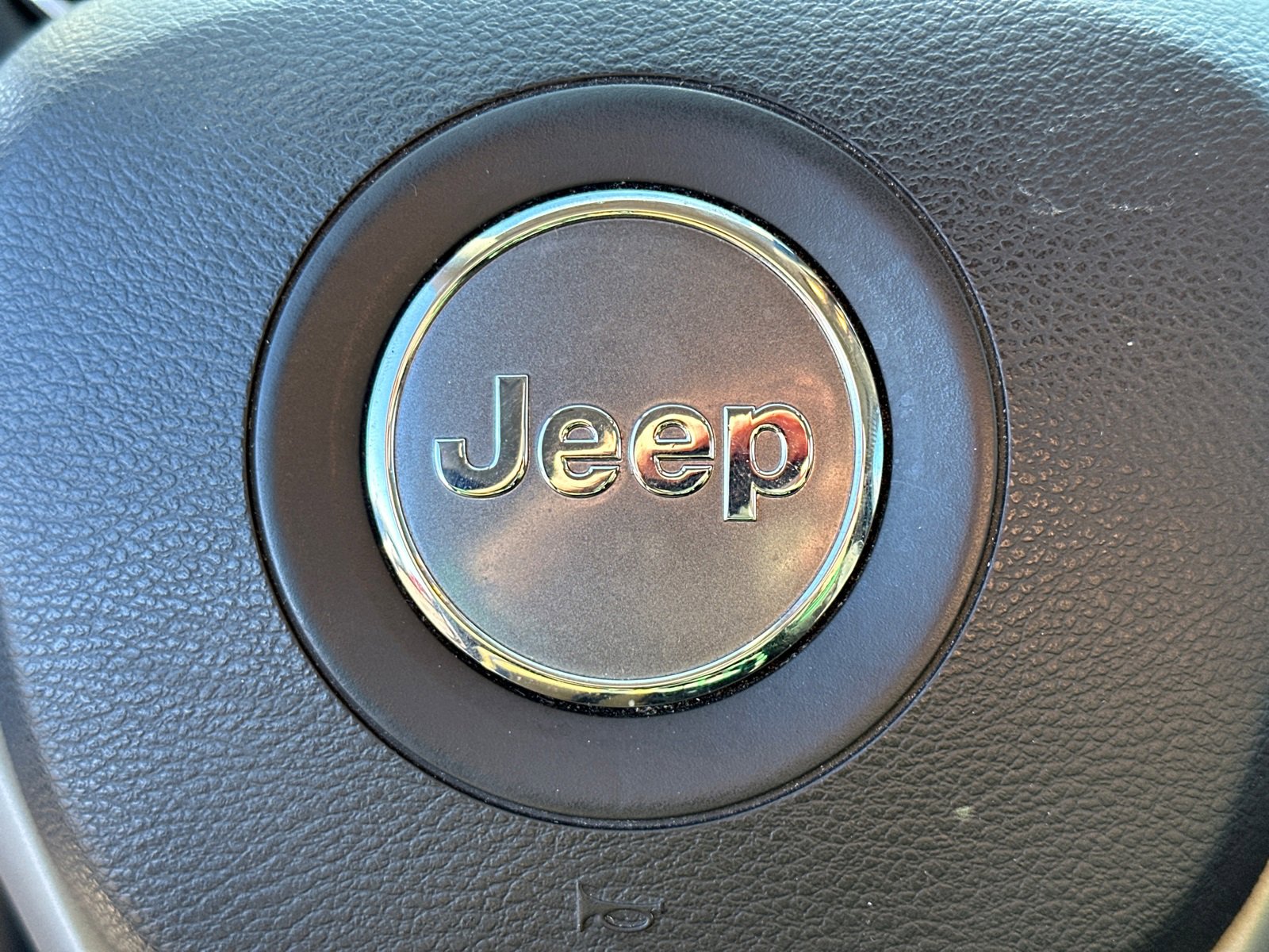 Used 2019 Jeep Cherokee Overland w/ Technology Group image 25