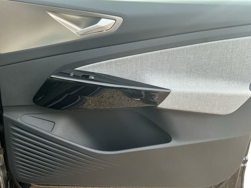 New 2026 Volkswagen ID.4 Pro image 16