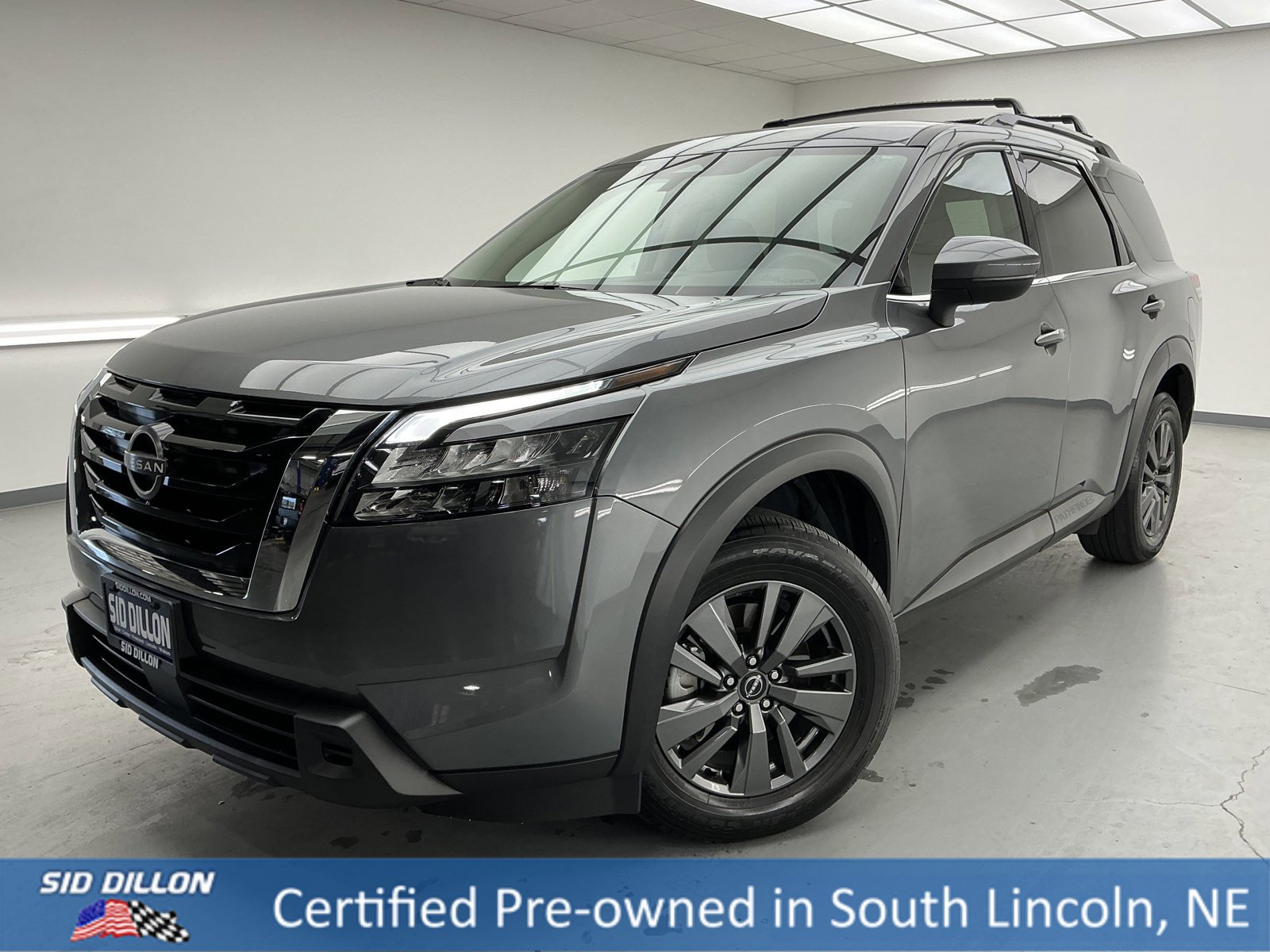 Used 2023 Nissan Pathfinder SV image 1