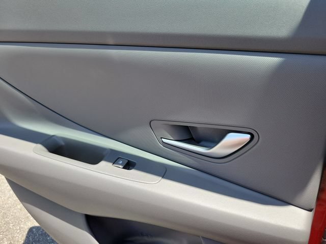 Certified 2026 Hyundai Elantra SE FWD image 21