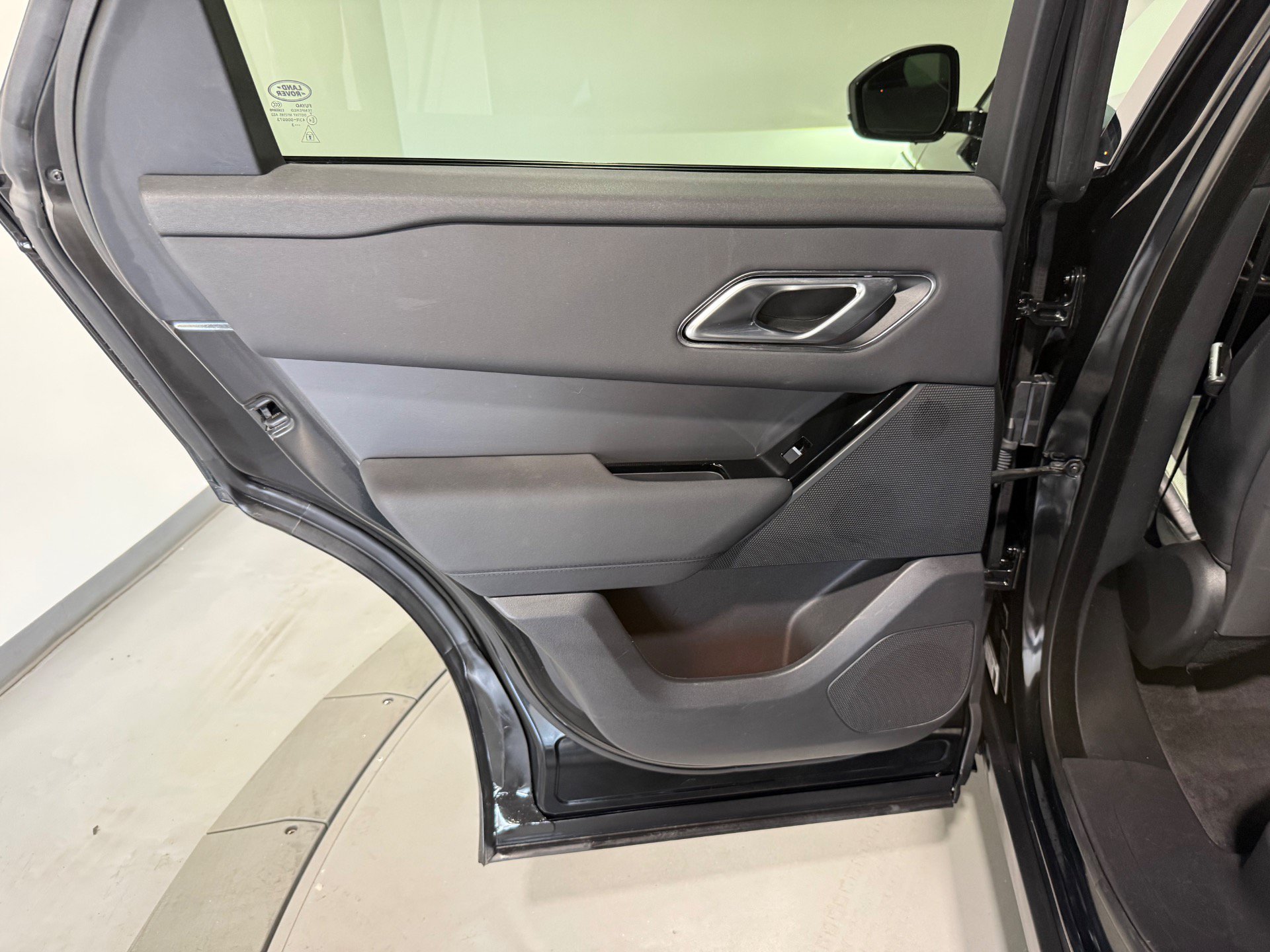 Used 2024 Land Rover Range Rover Velar Dynamic SE AWD/4WD image 43