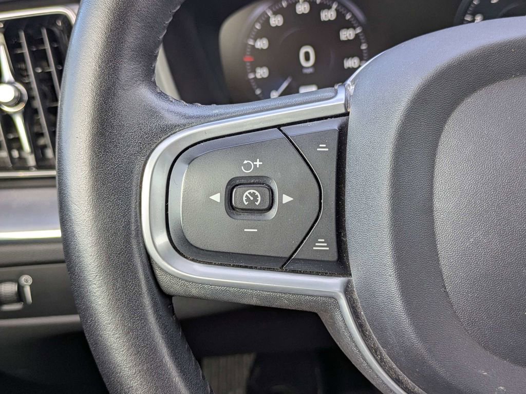Used 2021 Volvo XC60 T5 Momentum w/ Protection Package Premier FWD image 25