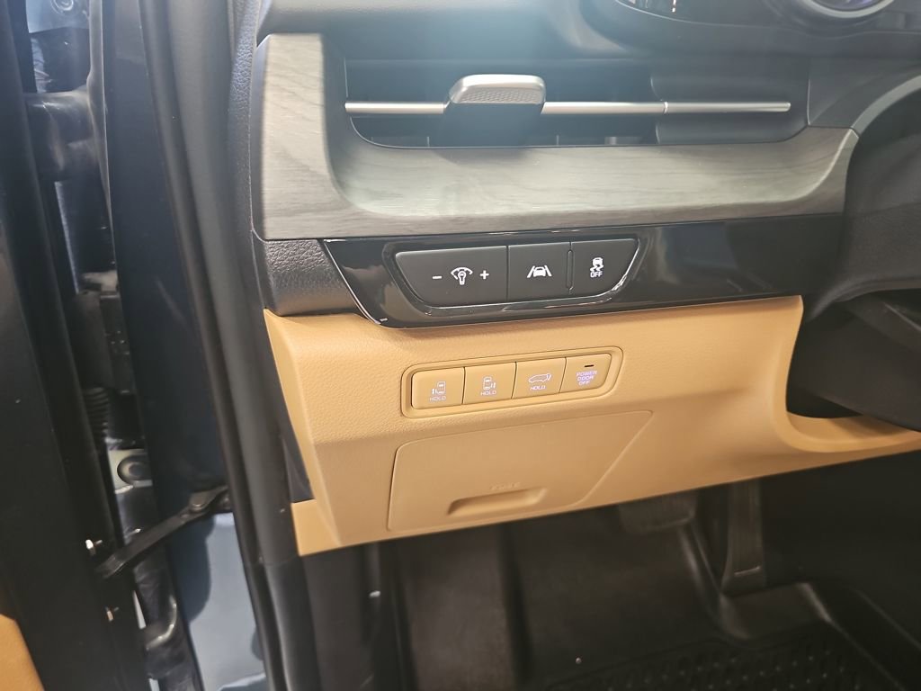 Used 2024 Kia Carnival EX image 39