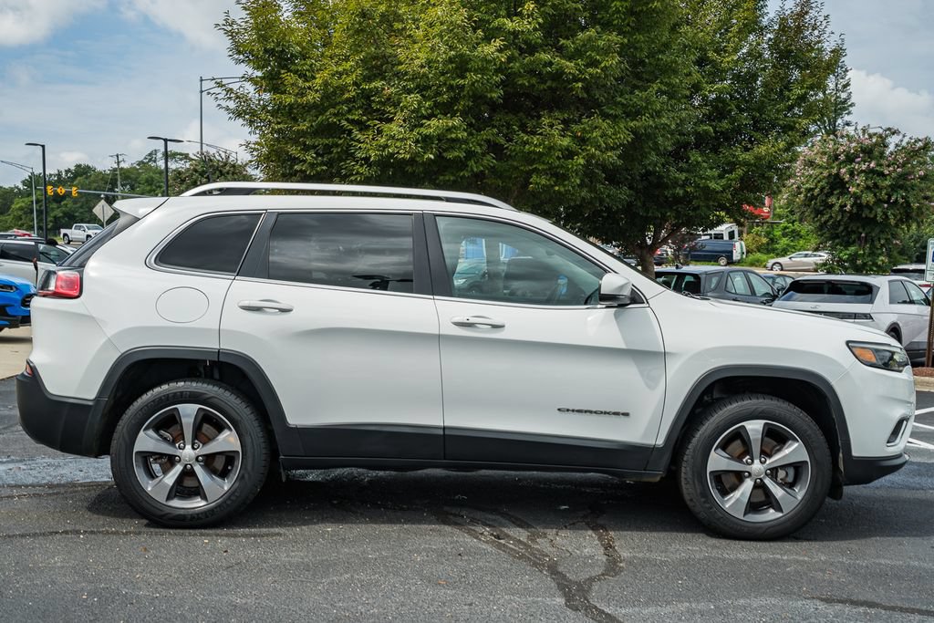 Used 2019 Jeep Cherokee Limited AWD/4WD image 3