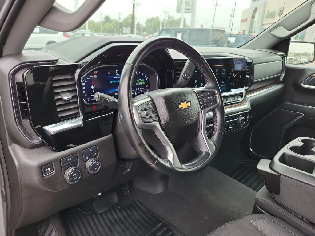 Used 2025 Chevrolet Silverado 1500 LT AWD/4WD image 18