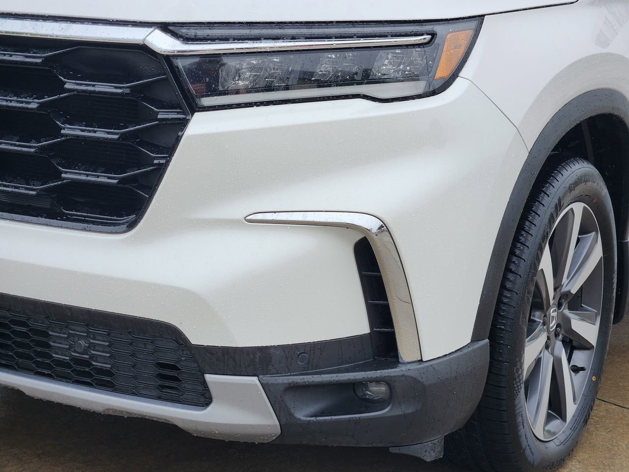 Certified 2024 Honda Pilot Touring image 9