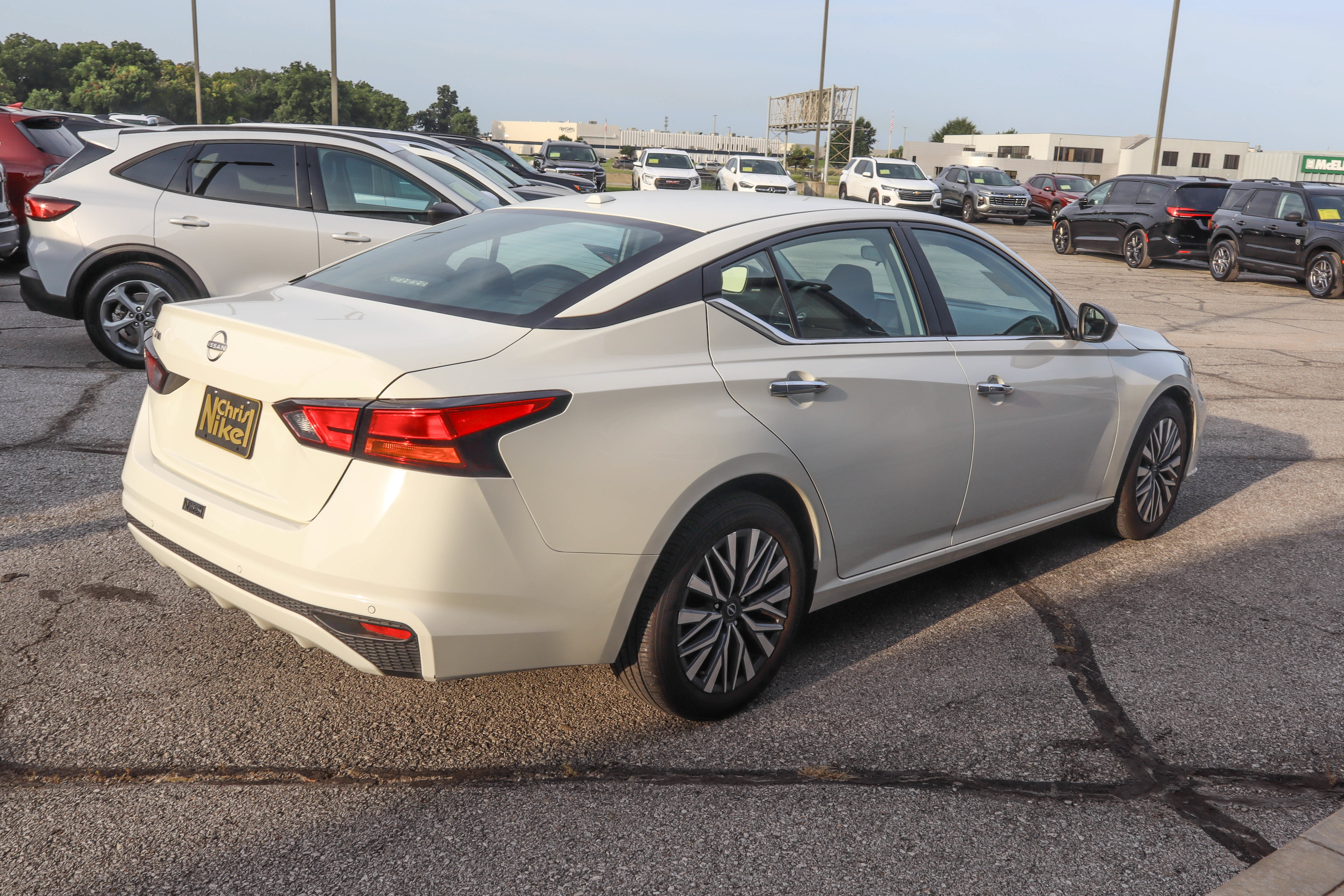 Used 2025 Nissan Altima 2.5 SV FWD image 4