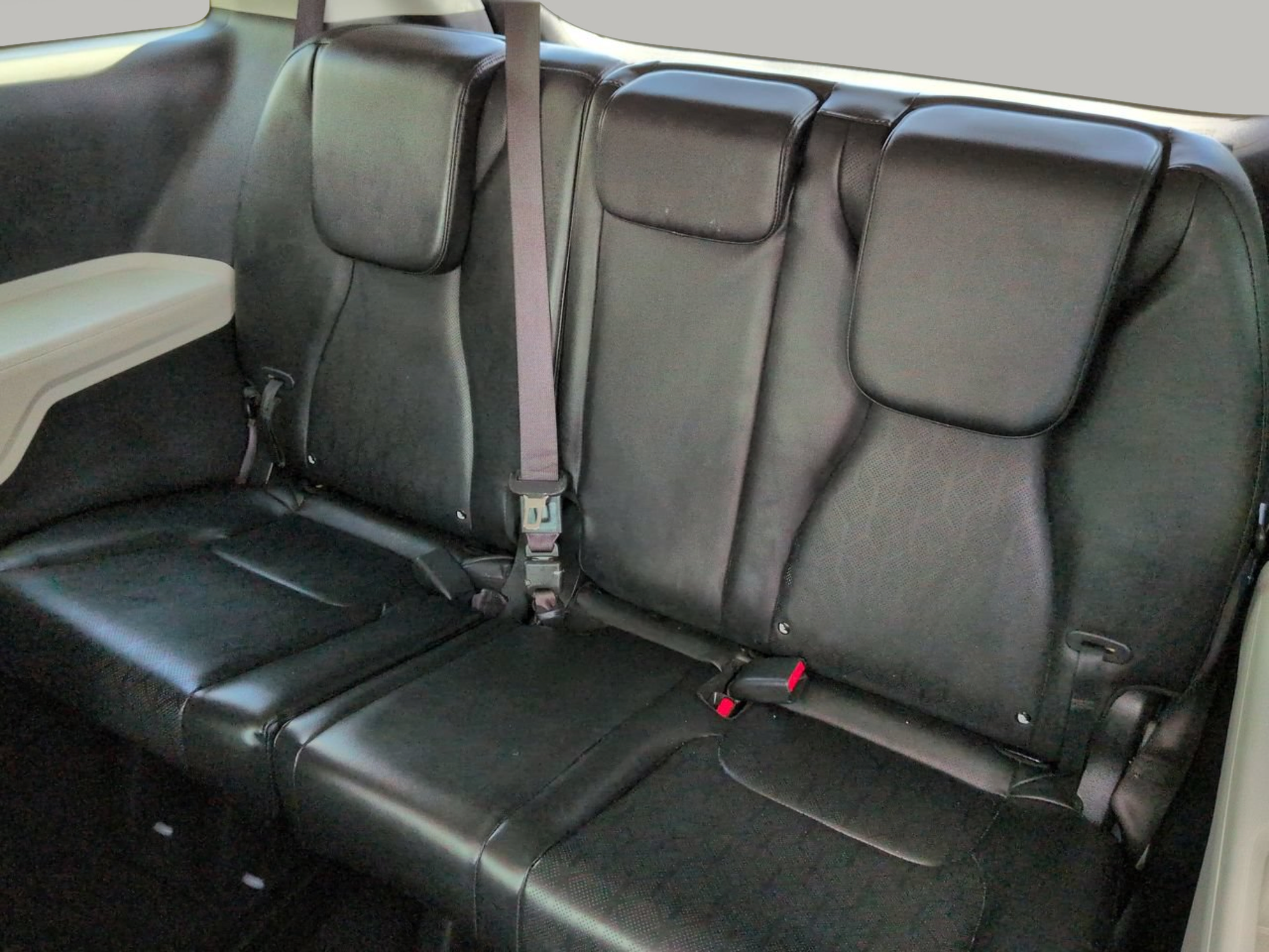 Used 2023 Kia Carnival LX FWD image 18