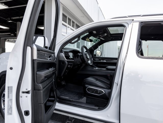 Used 2022 Jeep Wagoneer Series III w/ Premium Group I image 26