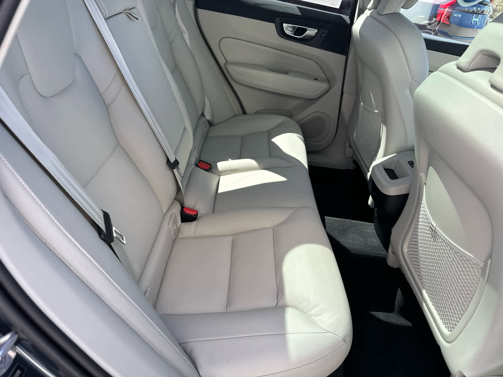 Certified 2024 Volvo XC60 B5 Core AWD/4WD image 39