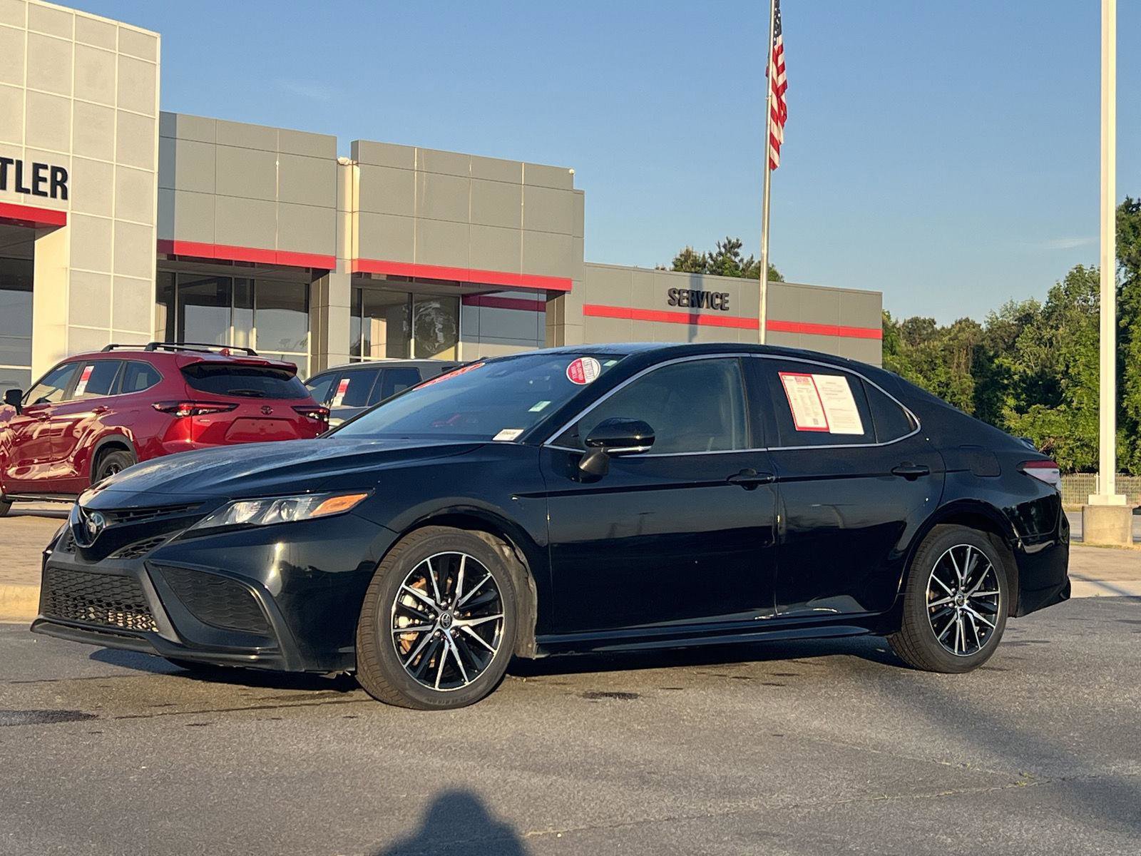 Certified 2023 Toyota Camry SE FWD image 1