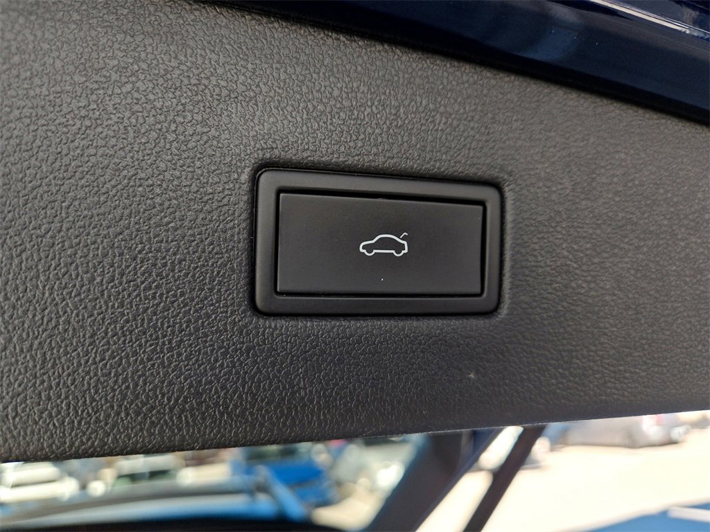 Used 2022 Volkswagen Tiguan SEL R-Line image 32