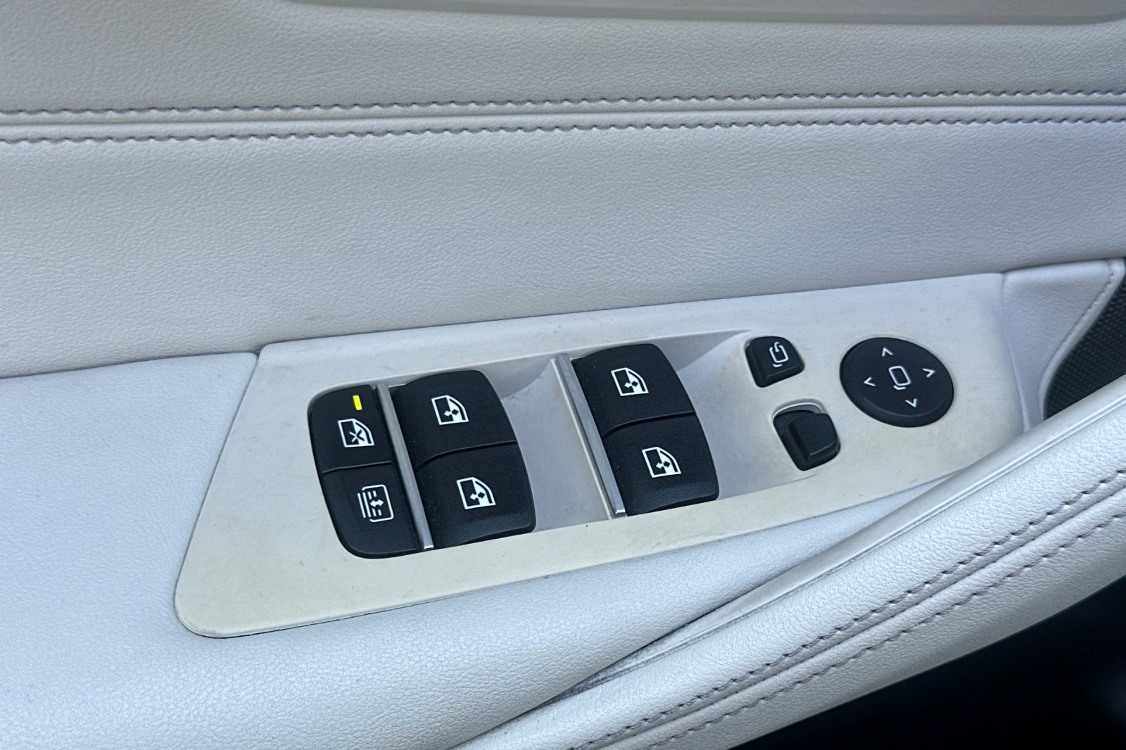 Certified 2023 BMW 530e xDrive w/ Executive Package image 13