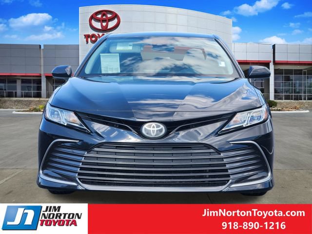 Used 2021 Toyota Camry LE FWD image 2