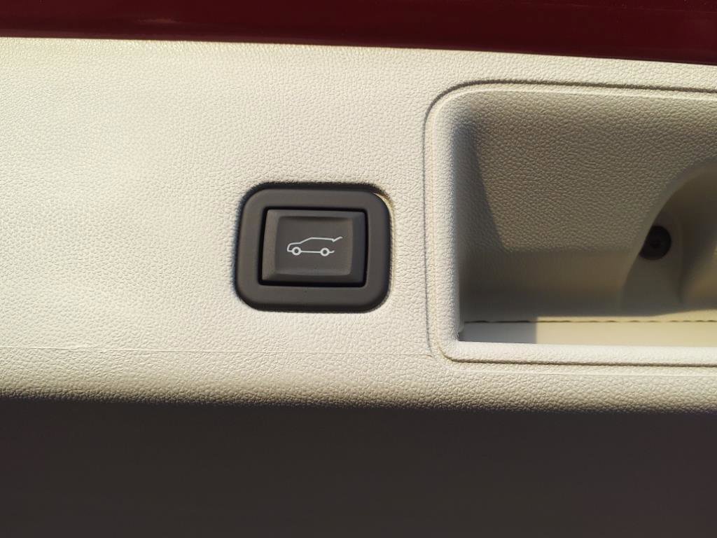 Used 2023 GMC Terrain Denali w/ Denali Premium Package image 11