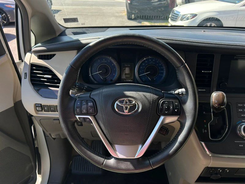 Used 2017 Toyota Sienna XLE w/ XLE Navigation Package AWD/4WD image 11