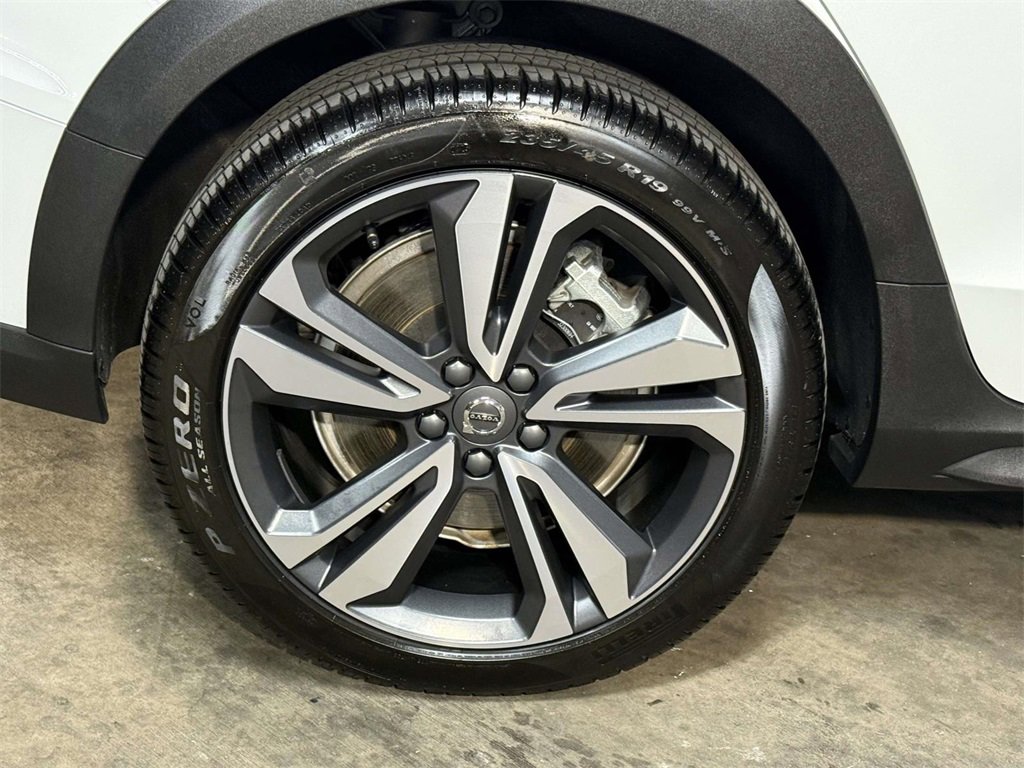 Used 2025 Volvo V60 B5 Cross Country Plus image 13