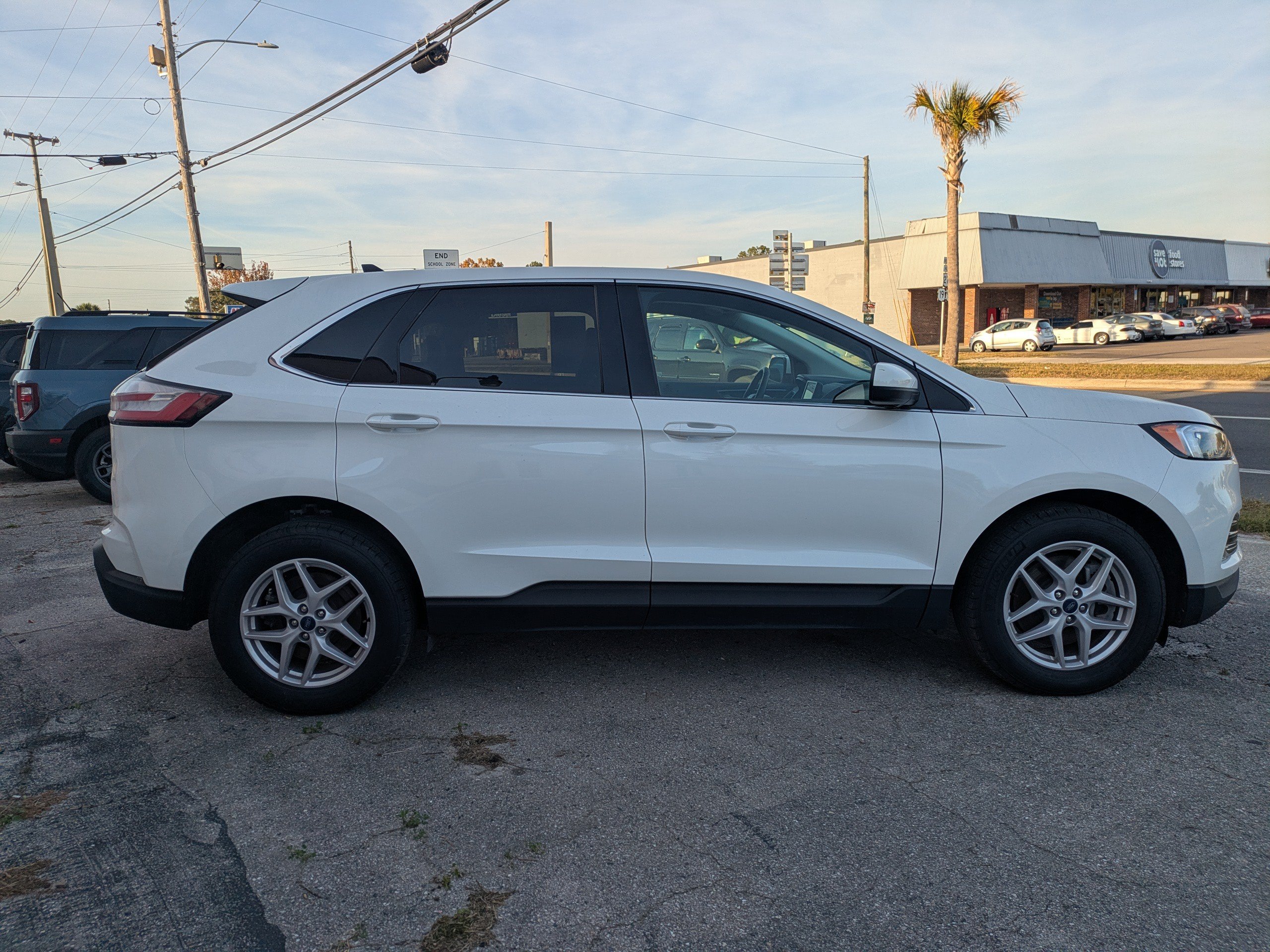 Used 2022 Ford Edge SEL w/ Convenience Package AWD/4WD image 3