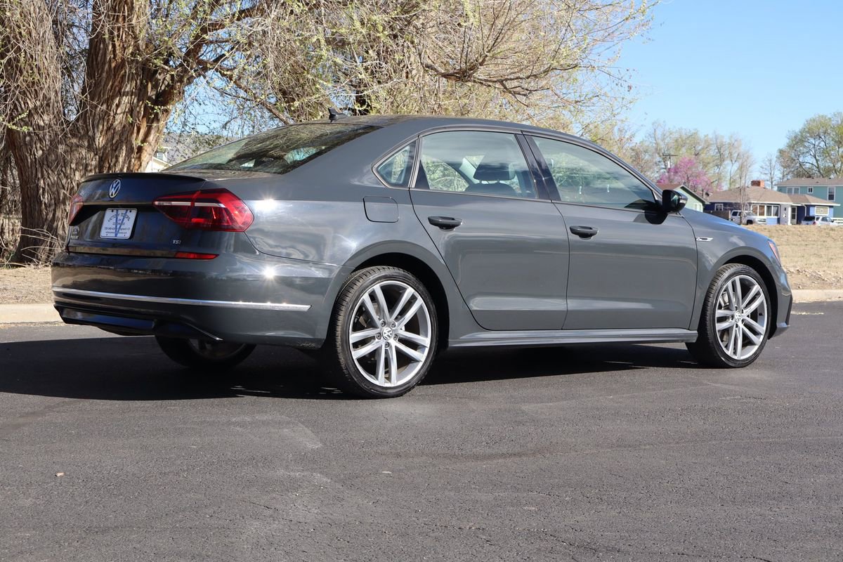 Used 2018 Volkswagen Passat 2.0T R-Line image 5