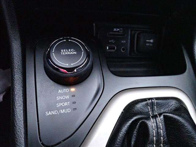 Used 2016 Jeep Cherokee Latitude image 17