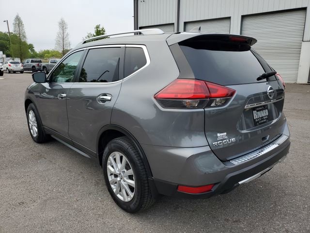 Used 2017 Nissan Rogue SV image 3