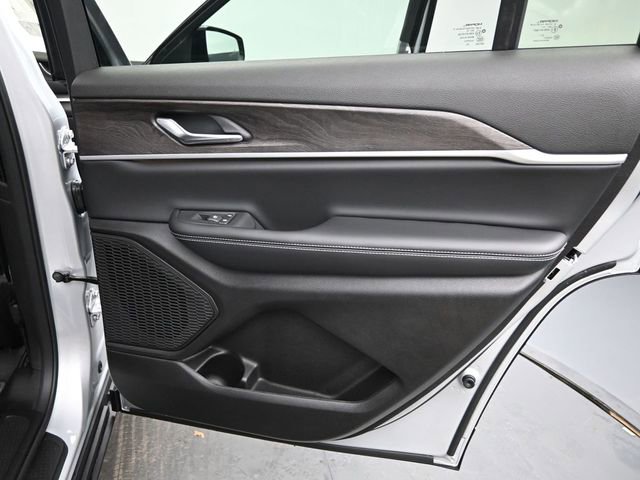 New 2025 Jeep Grand Cherokee L Limited w/ Black Appearance Package image 18