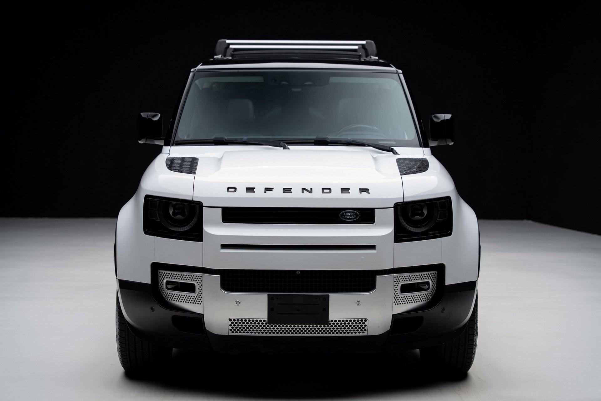 Used 2023 Land Rover Defender 130 SE image 7